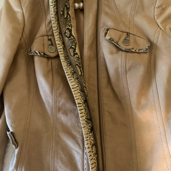 Etcetera tan leather jacket. Size 8 - Picture 12 of 13